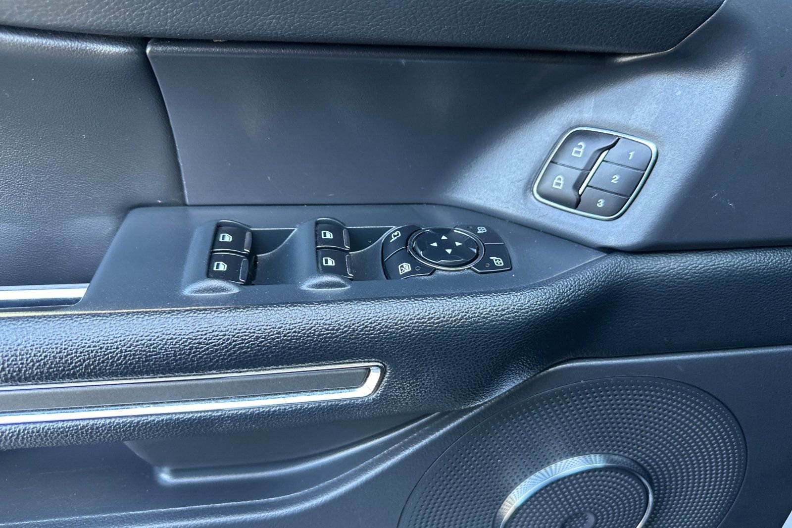 Used 2023 Ford Expedition XLT image 11