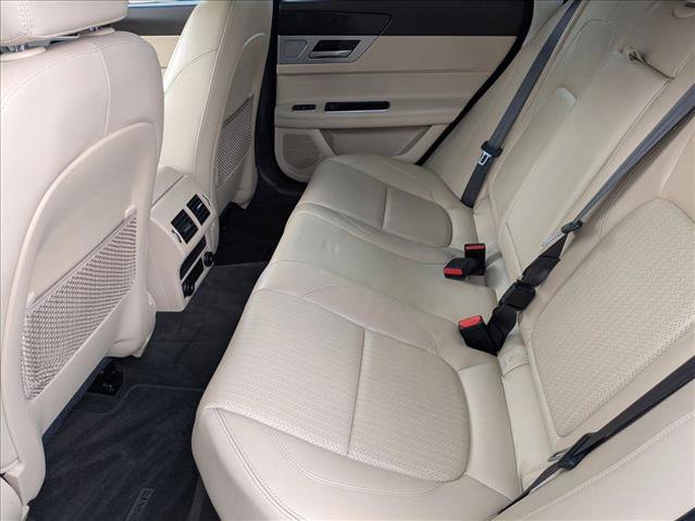 Used 2019 Jaguar XF Prestige image 18