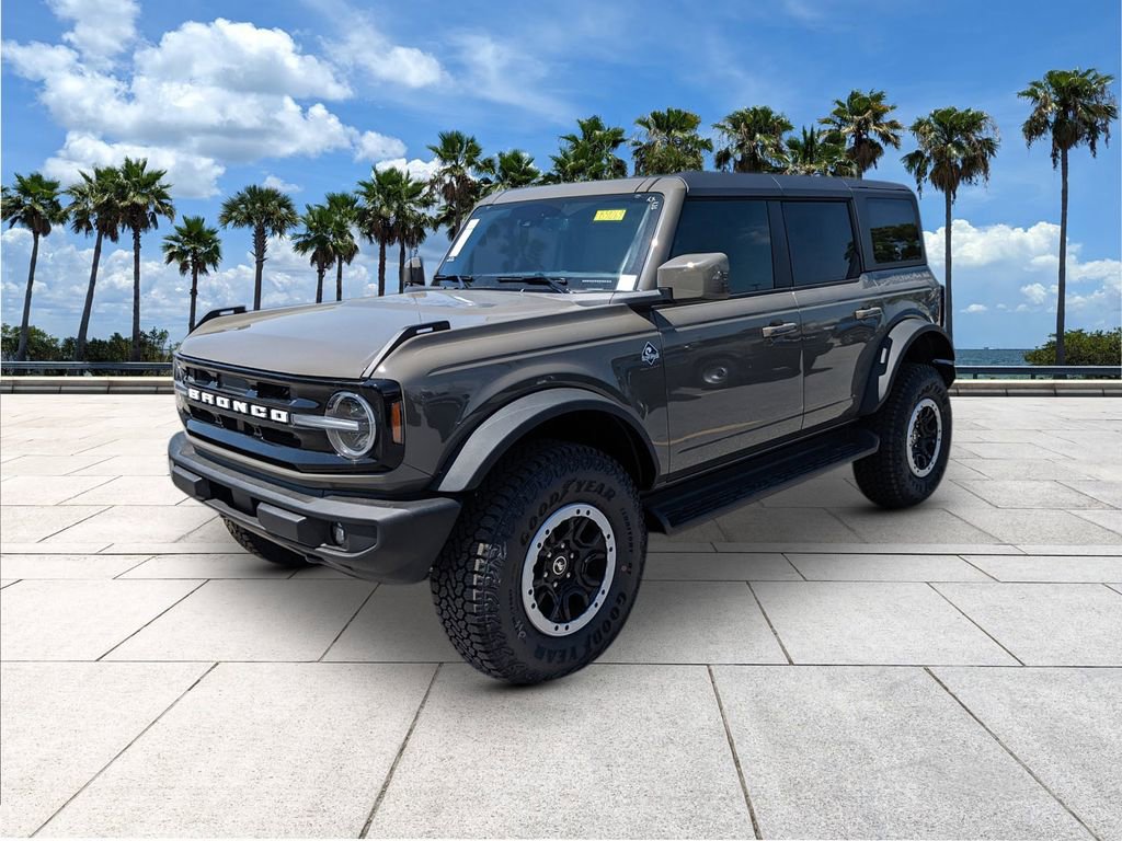 New 2025 Ford Bronco Outer Banks w/ Sasquatch Package AWD/4WD image 3