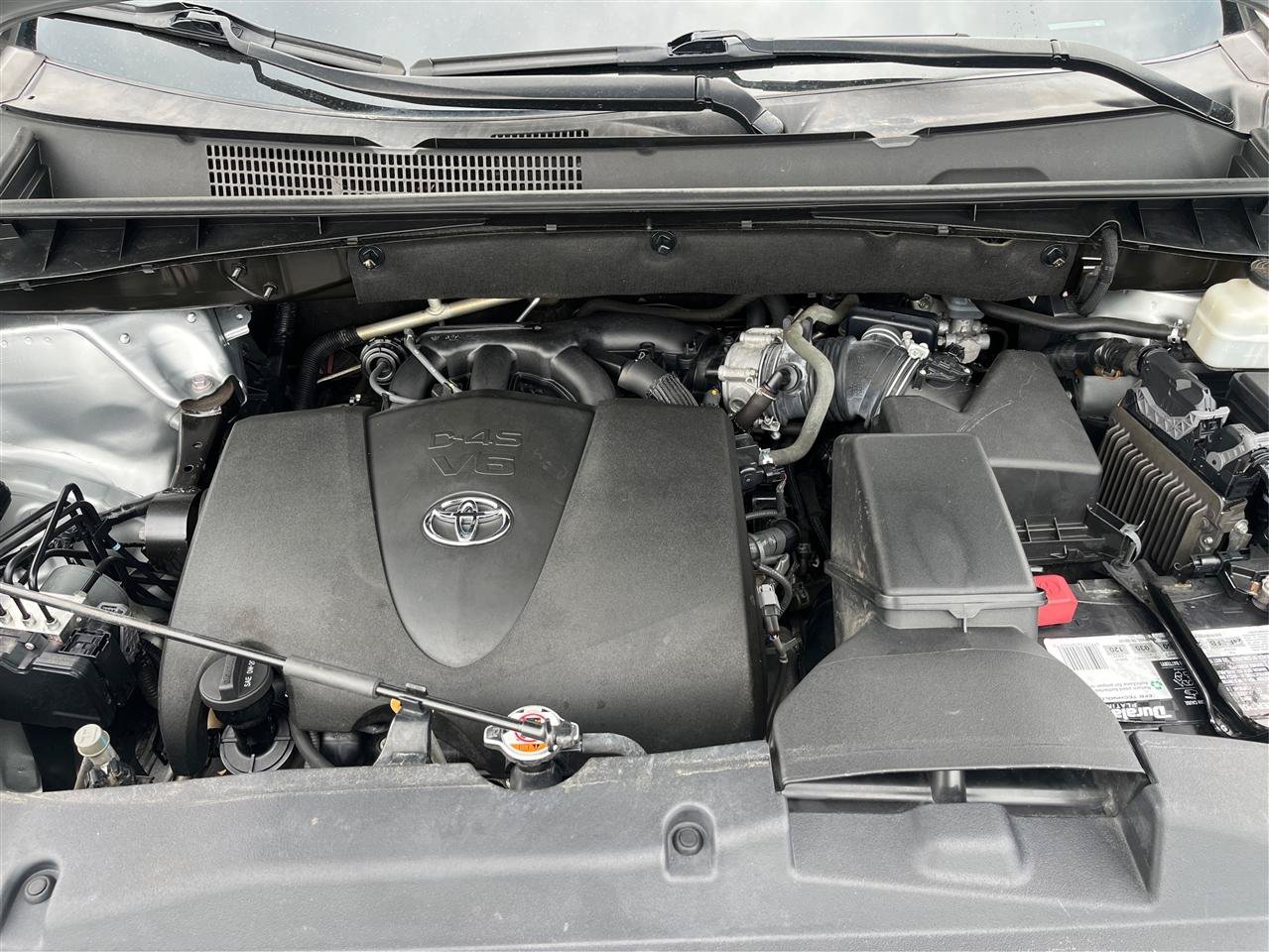 Used 2019 Toyota Highlander XLE AWD/4WD image 11