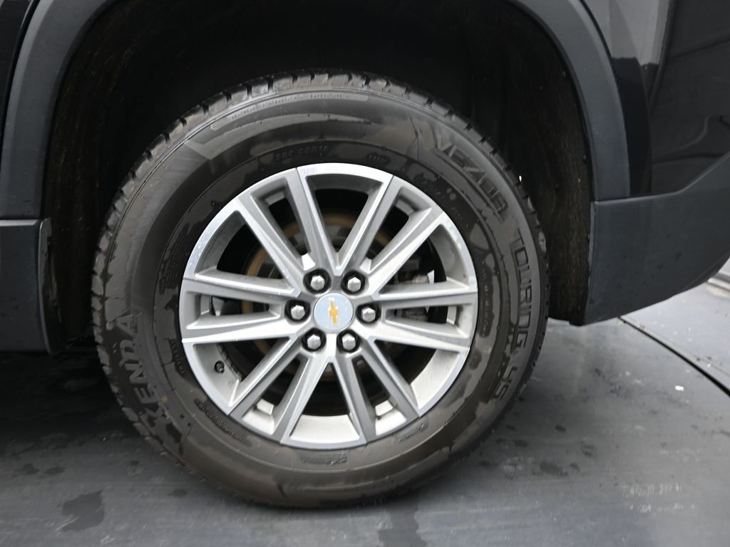 Used 2023 Chevrolet Traverse LT image 32