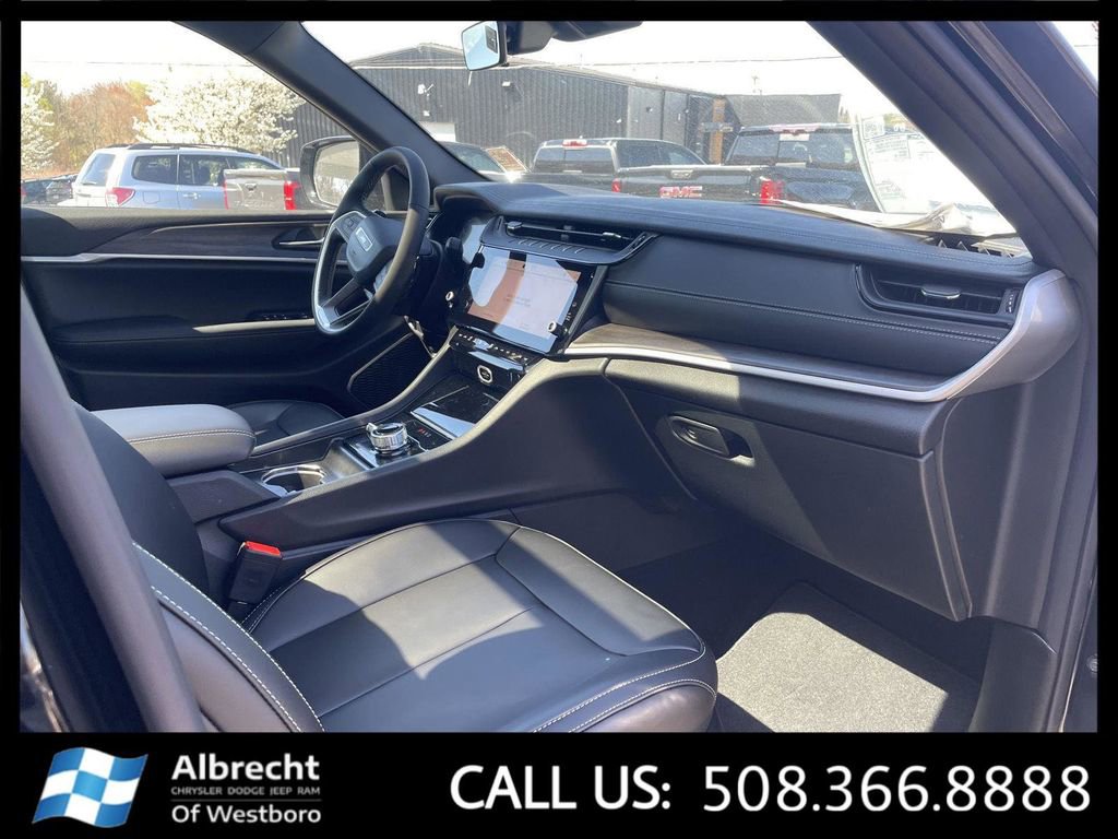 New 2026 Jeep Grand Cherokee Limited w/ Limited Altitude Package AWD/4WD image 15