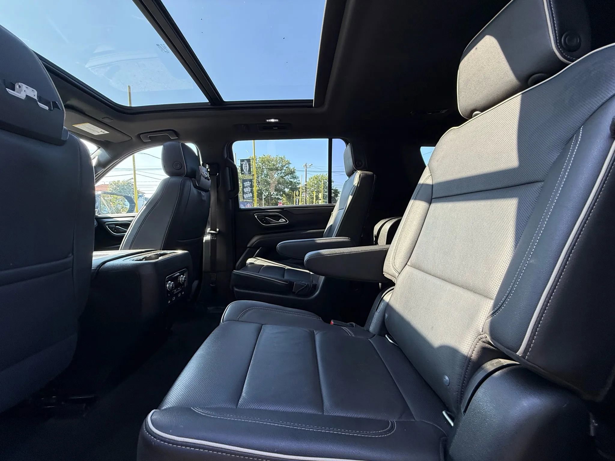 Used 2021 GMC Yukon XL SLT w/ SLT Premium Package image 26