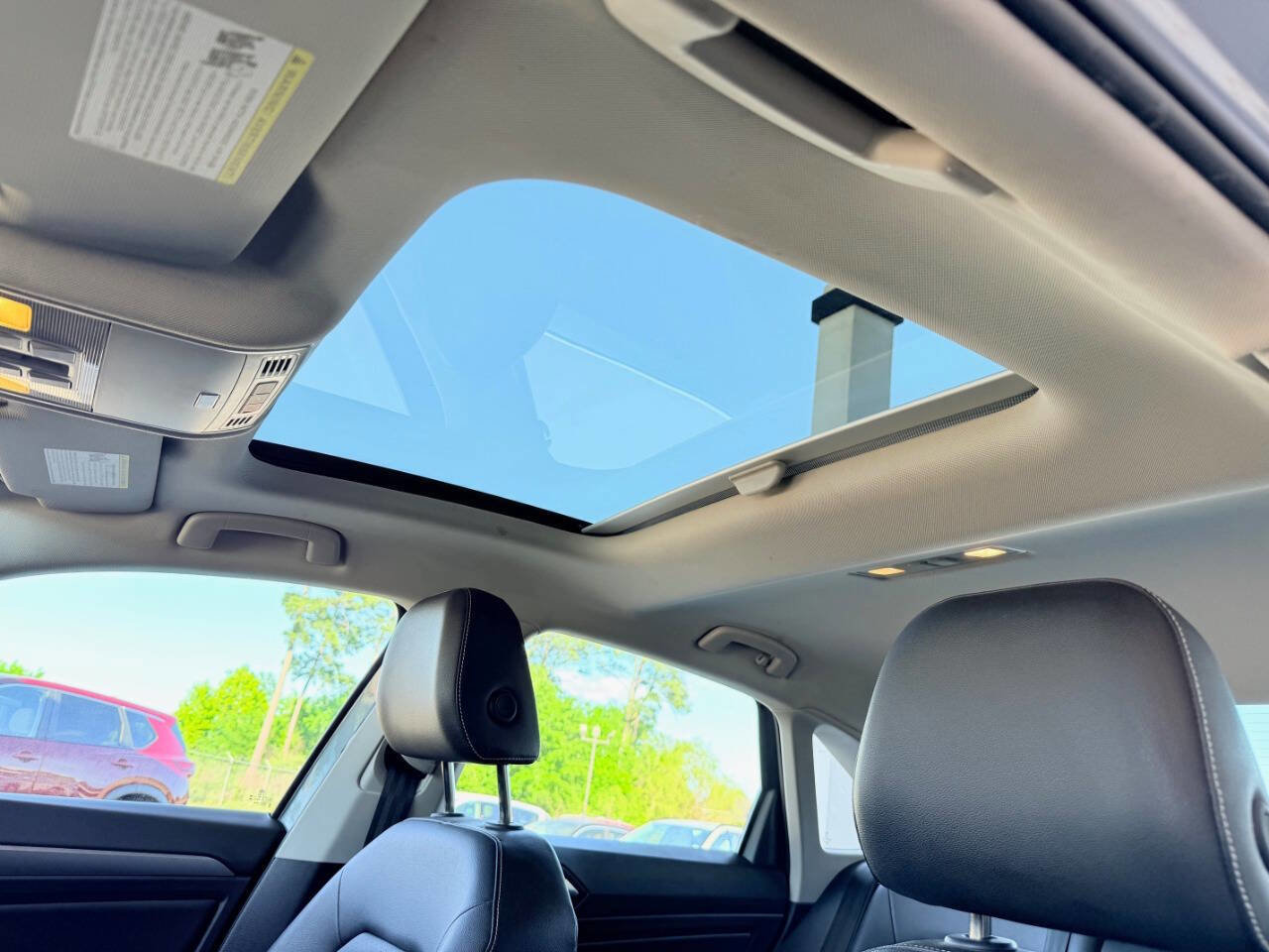 Used 2024 Volkswagen Jetta SE image 8