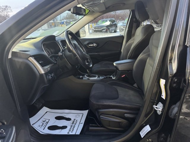 Used 2015 Jeep Cherokee Latitude w/ Cold Weather Group image 12