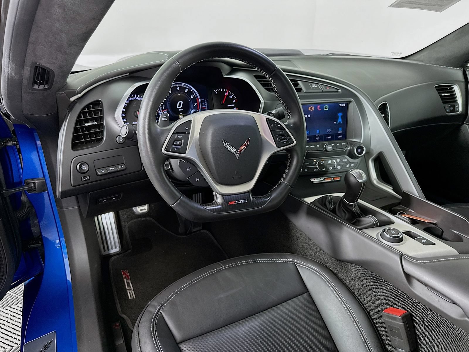 Used 2015 Chevrolet Corvette Z06 w/ 3LZ Preferred Equipment Group RWD image 10