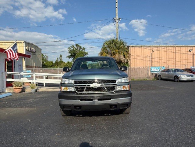 Used 2007 Chevrolet Silverado 2500 W/T w/ Heavy-Duty Power Package RWD image 2