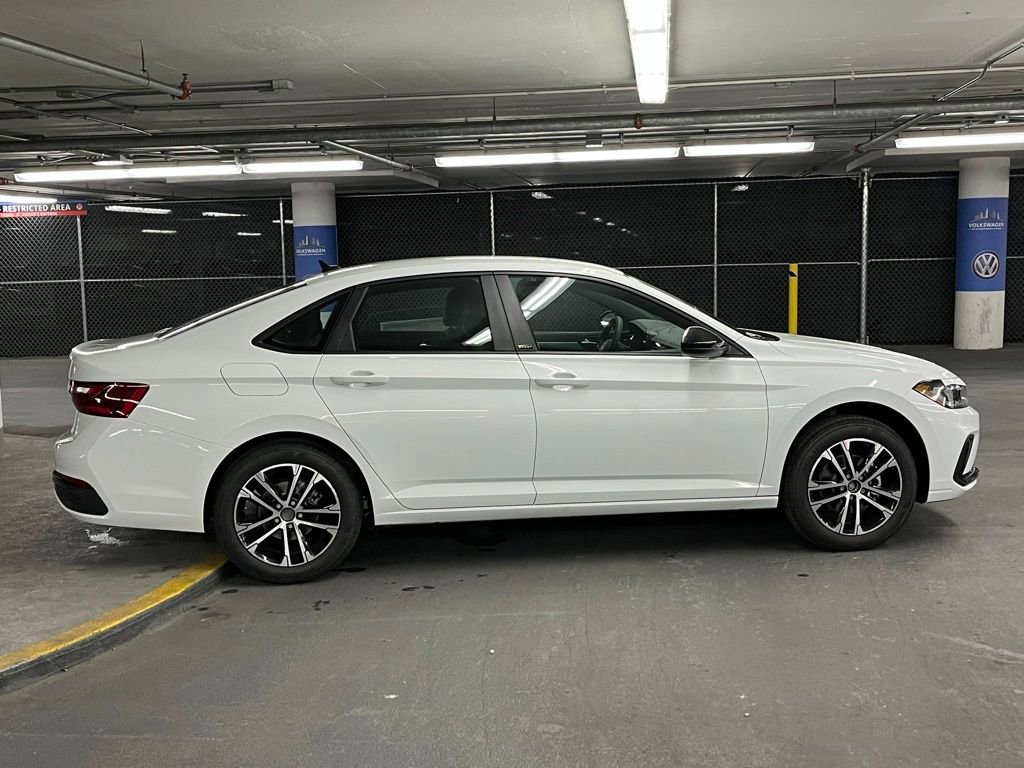 Used 2026 Volkswagen Jetta Sport FWD image 31