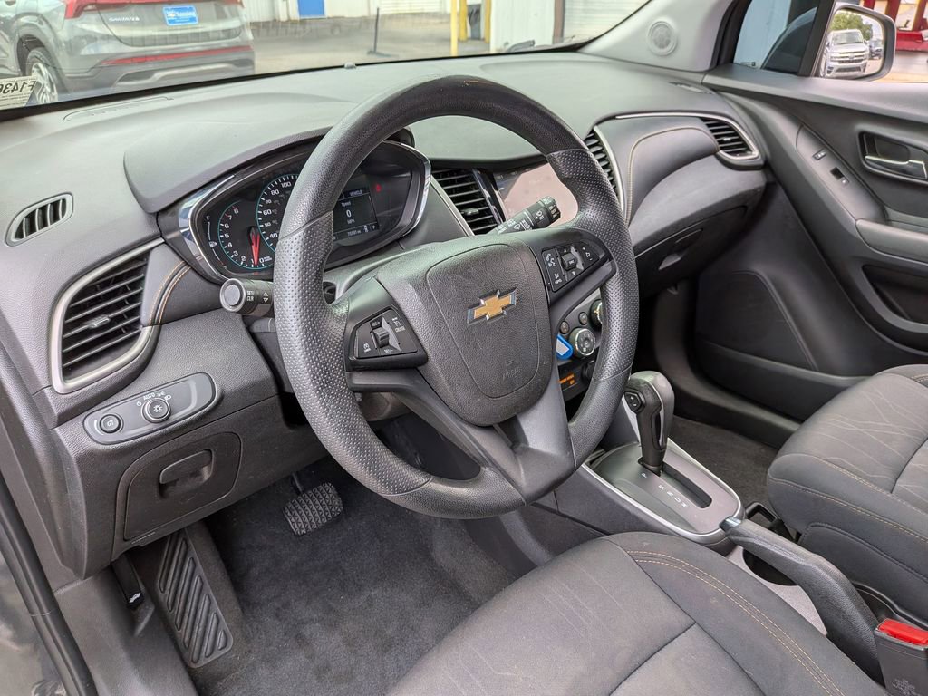 Used 2019 Chevrolet Trax LT FWD image 32