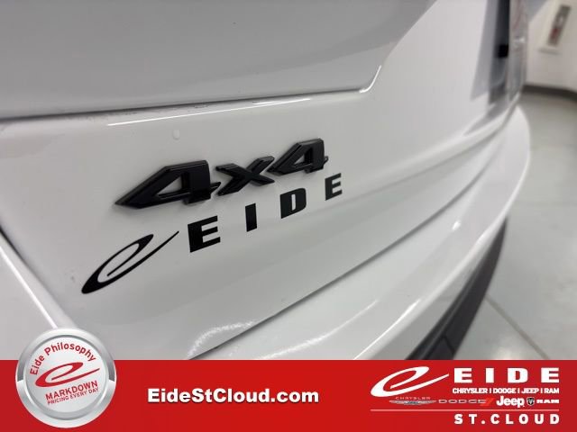 New 2025 Jeep Grand Cherokee Altitude image 9