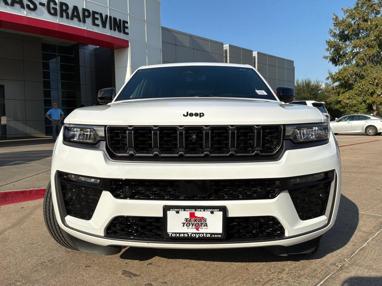 Used 2026 Jeep Grand Cherokee Limited AWD/4WD image 3