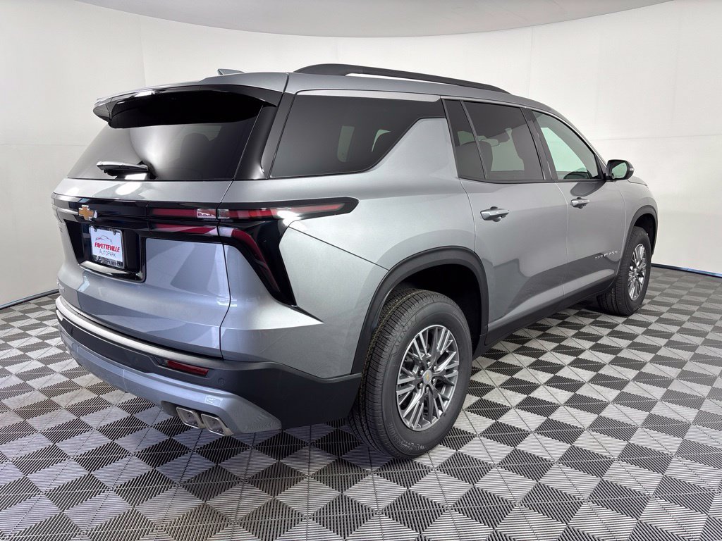 New 2027 Chevrolet Traverse LT w/ LPO, Floor Liner Package FWD image 5