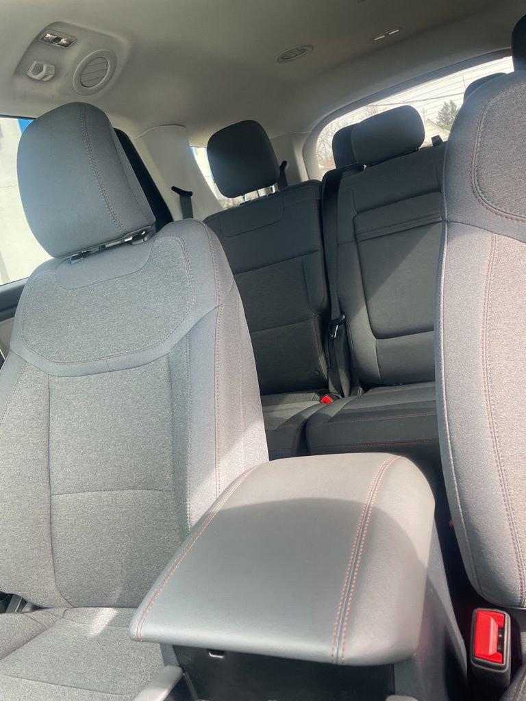 Used 2025 Ford Explorer Active image 24