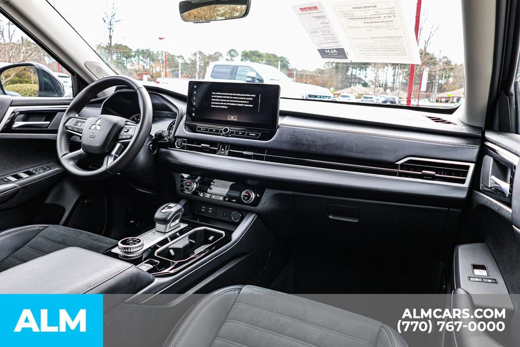 Used 2025 Mitsubishi Outlander SE image 33