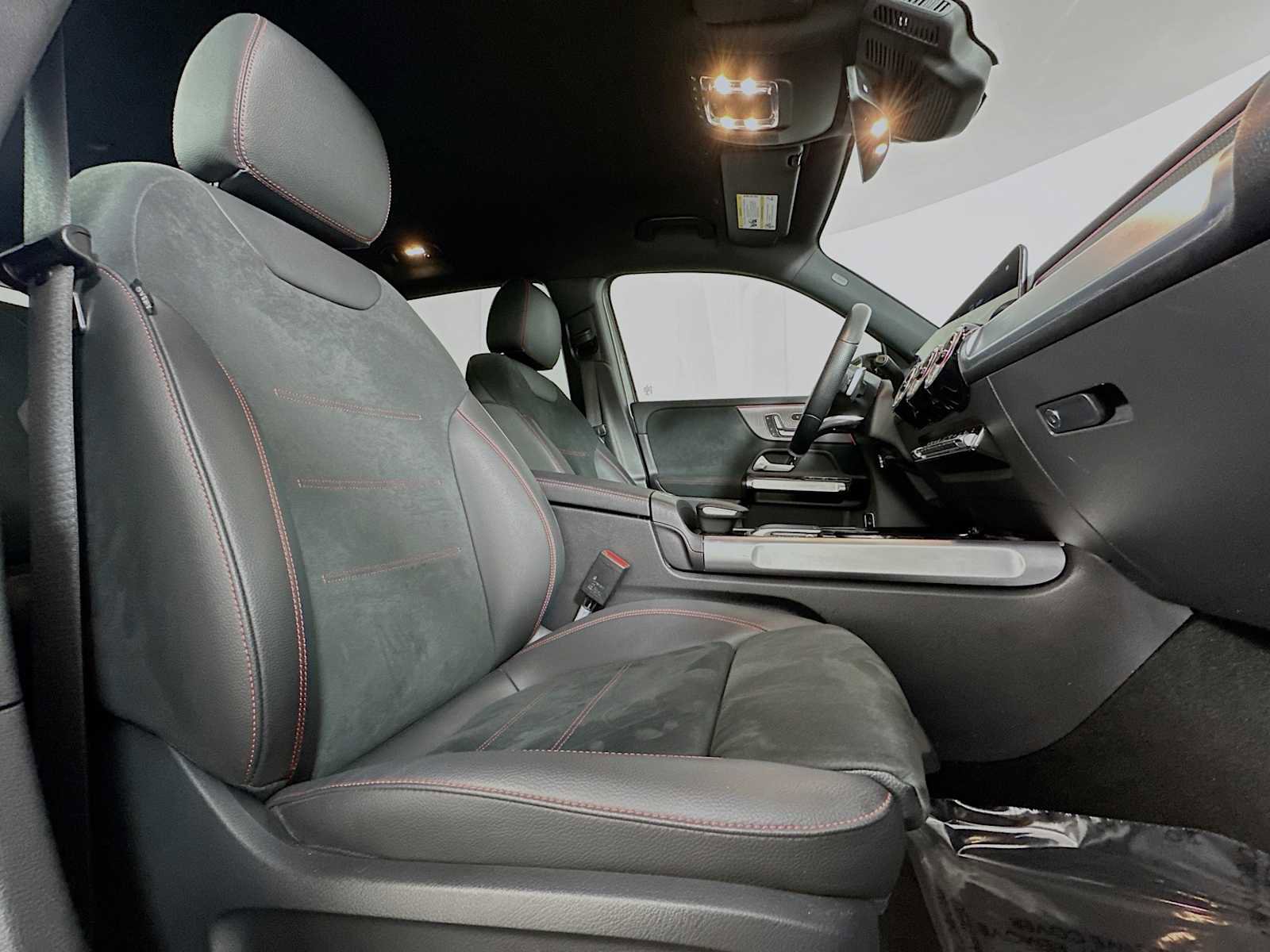 Used 2022 Mercedes-Benz EQB 300 EQB 300 image 27