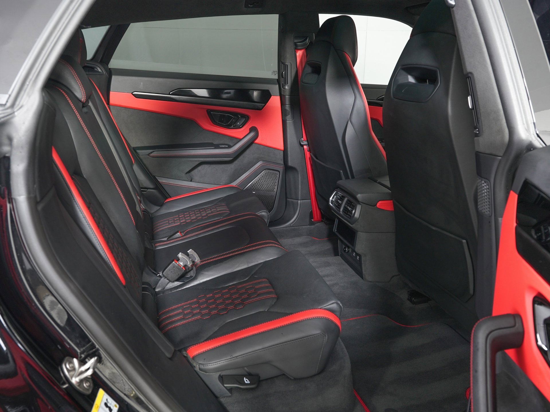 Used 2025 Lamborghini Urus SE image 10