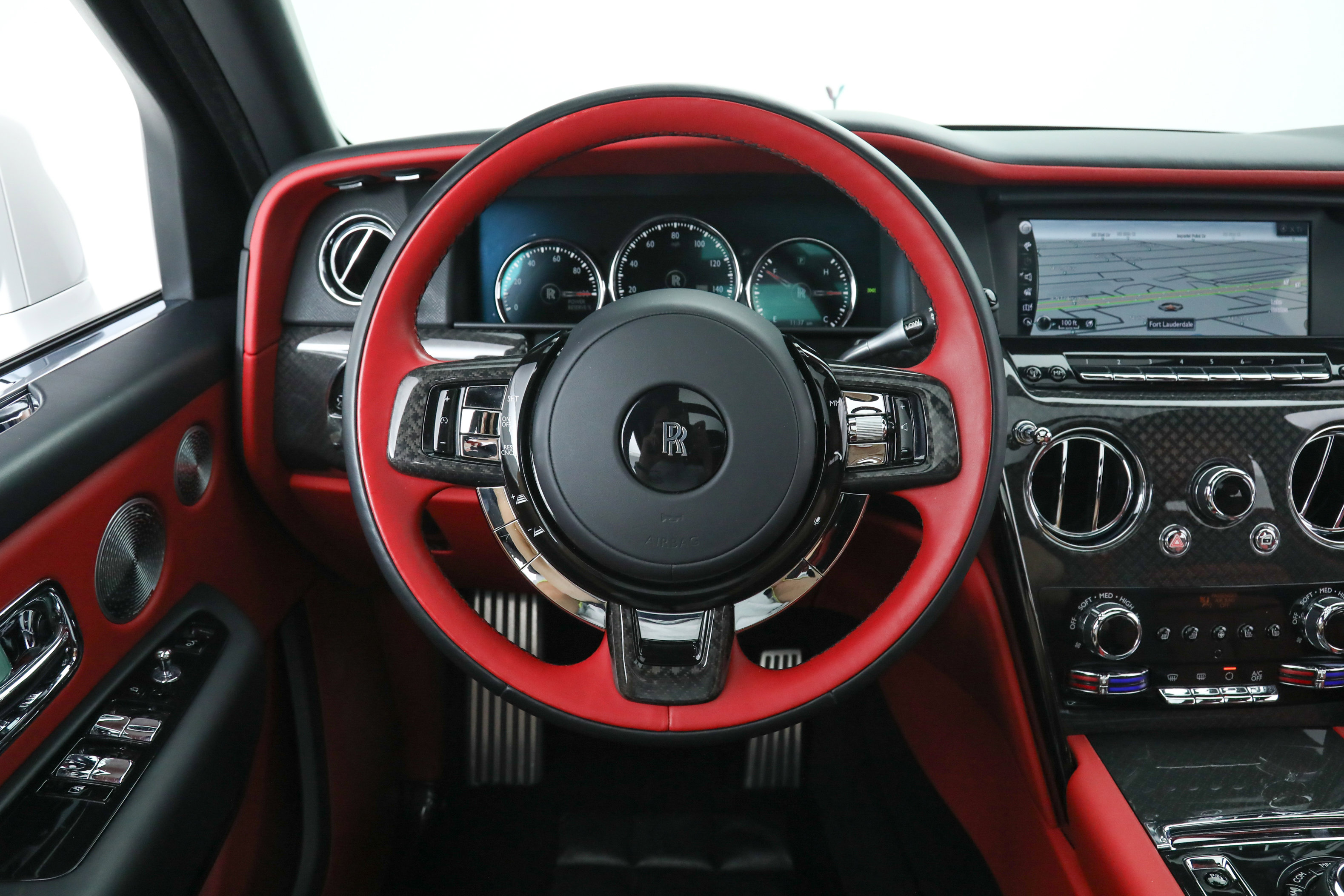 Used 2023 Rolls-Royce Cullinan Black Badge w/ Dark Exterior Package image 30