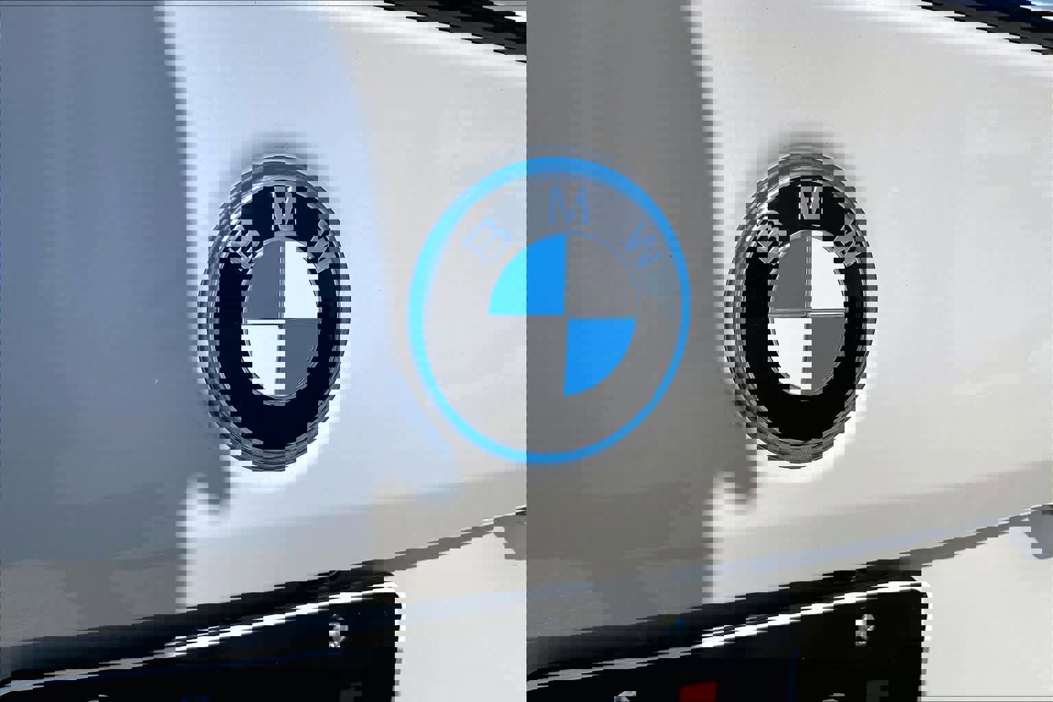 Used 2026 BMW 550e xDrive w/ Premium Package image 26