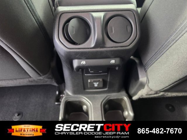 Used 2023 Jeep Wrangler Unlimited Sahara AWD/4WD image 29