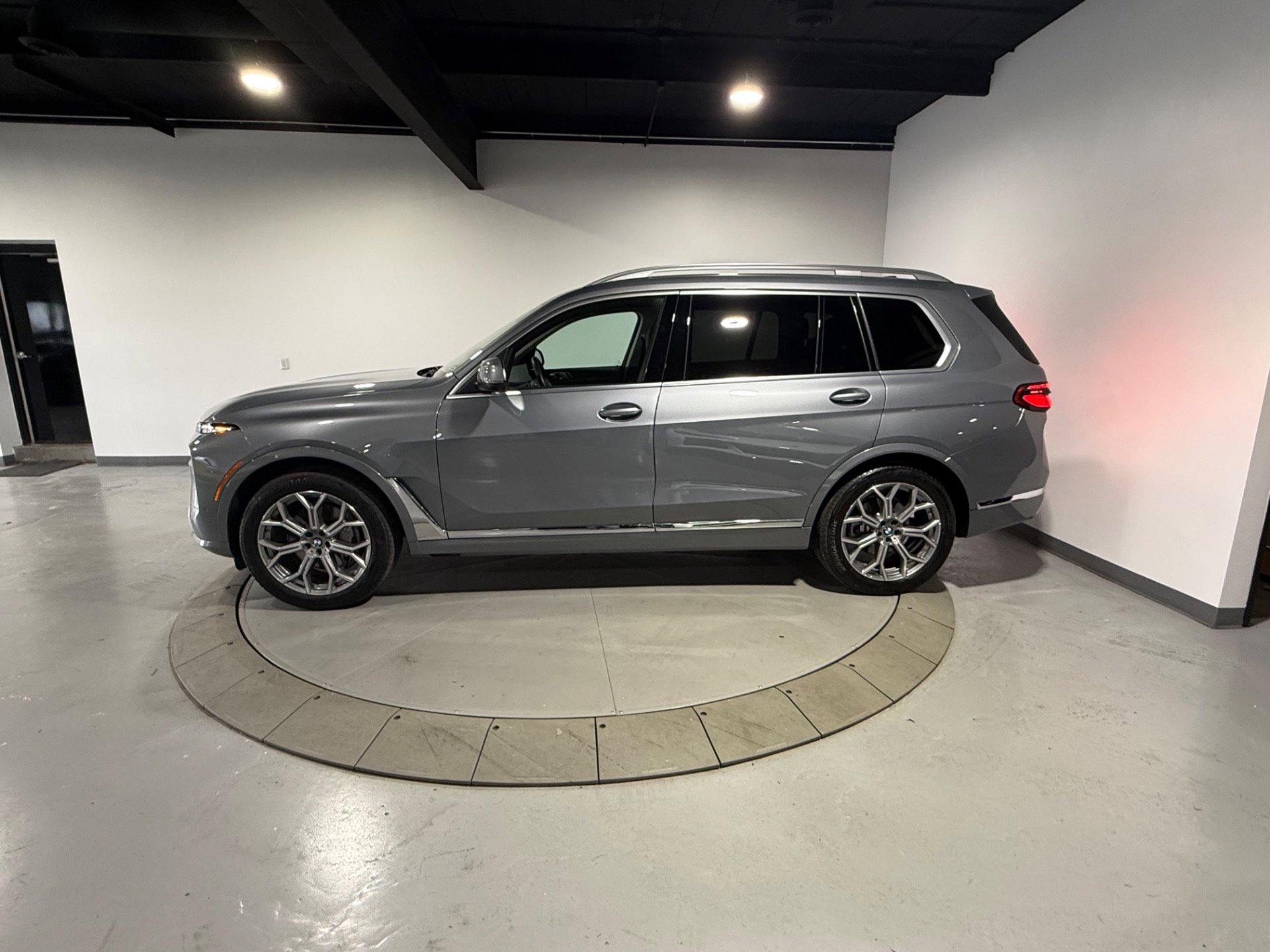 Used 2024 BMW X7 xDrive40i image 3