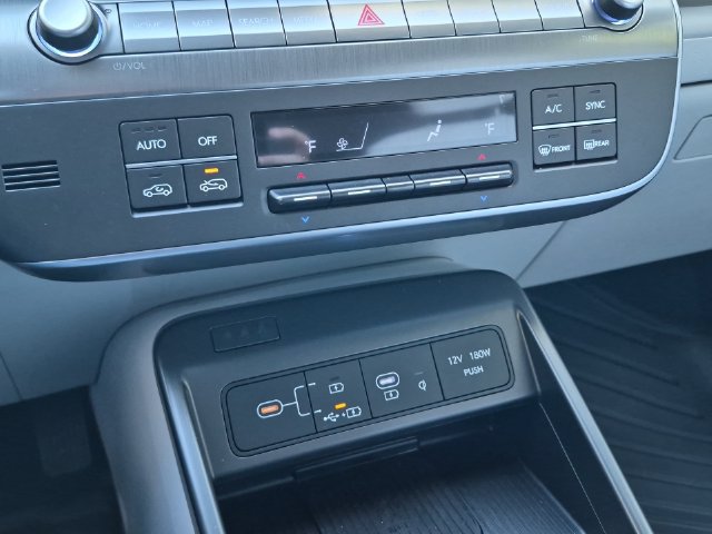 Used 2025 Hyundai Kona SEL FWD image 36