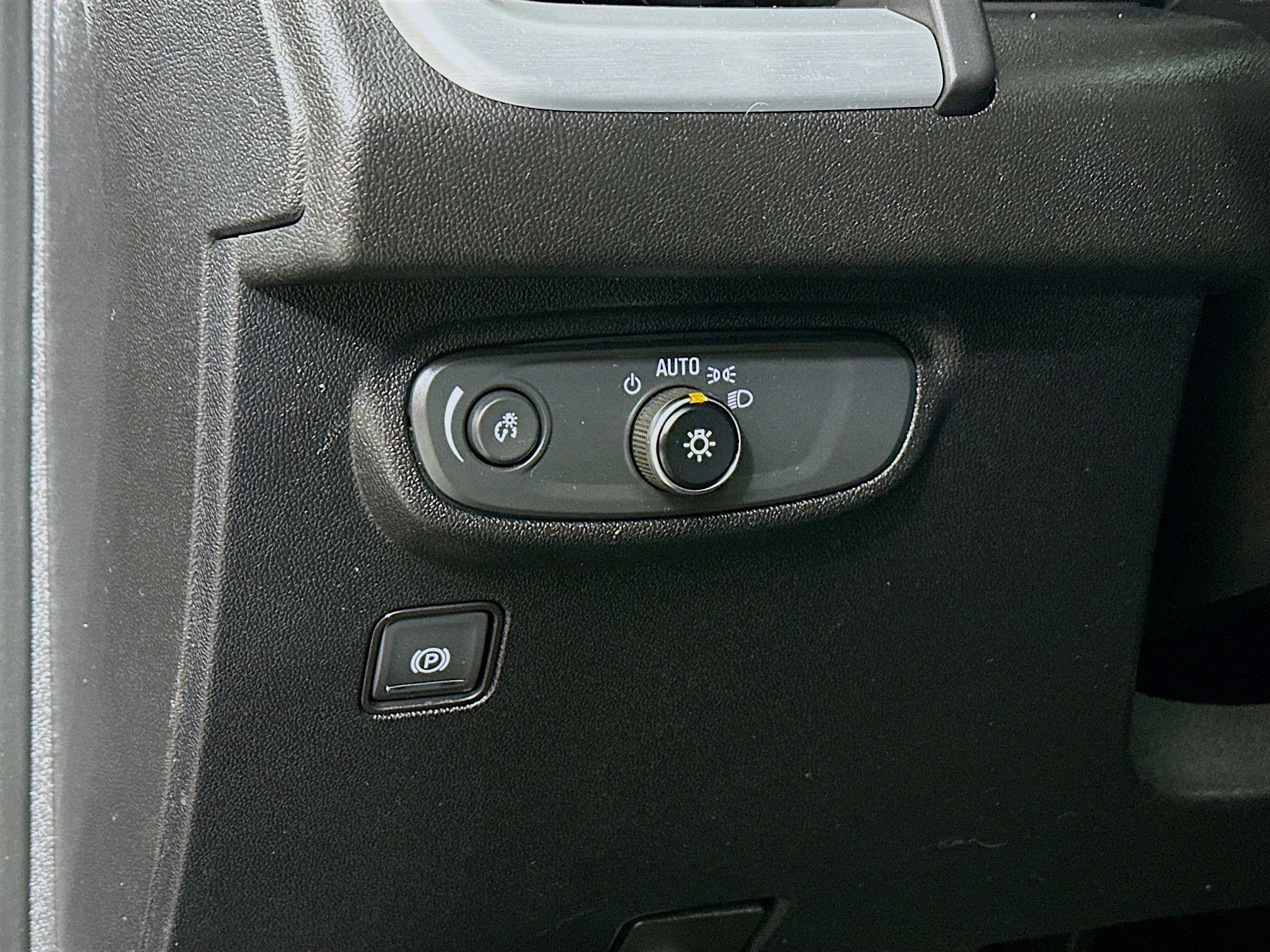 Used 2019 GMC Terrain SLE w/ Driver Convenience Package image 10