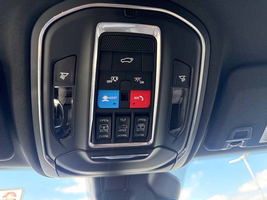 Used 2026 Jeep Grand Cherokee Limited w/ Luxury Tech Group II RWD image 24