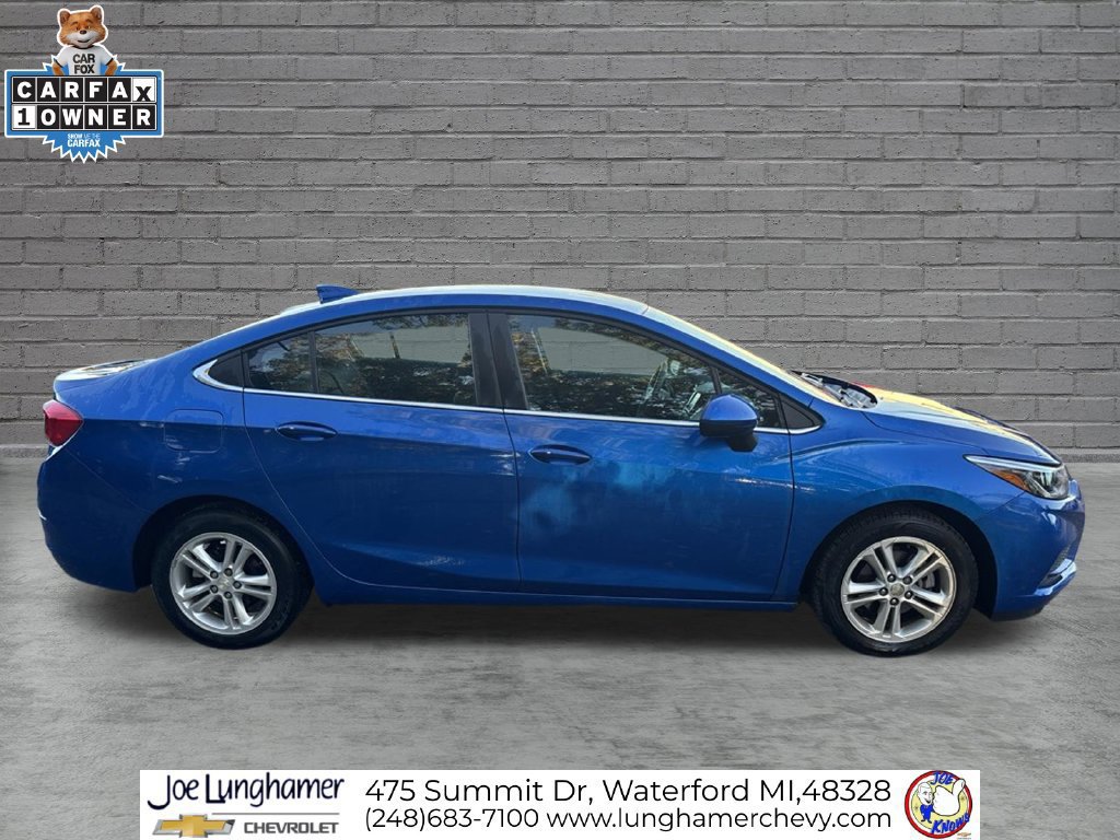 Used 2017 Chevrolet Cruze LT w/ Convenience Package FWD image 2