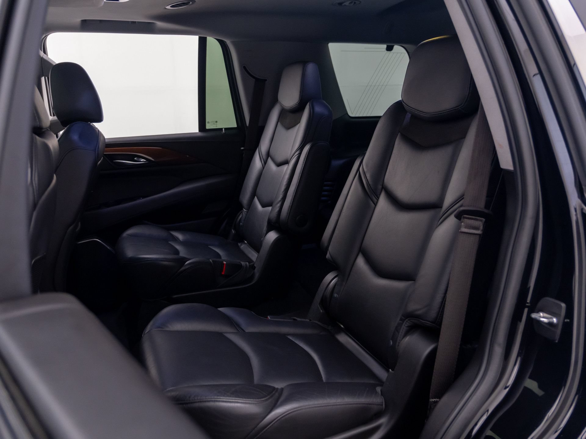 Used 2019 Cadillac Escalade Luxury AWD/4WD image 17