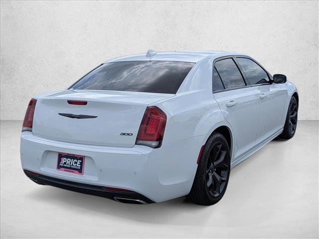 Used 2022 Chrysler 300 Touring L w/ Comfort Group image 5