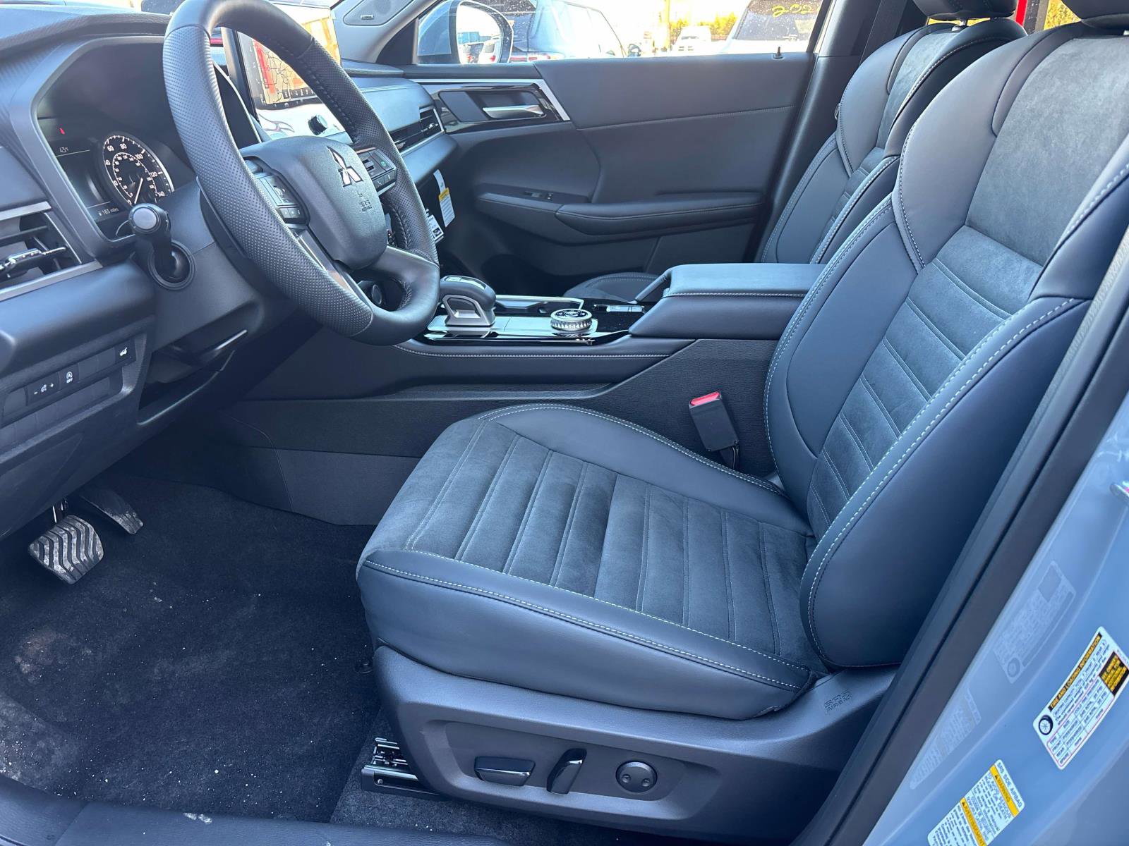 New 2026 Mitsubishi Outlander SE image 8