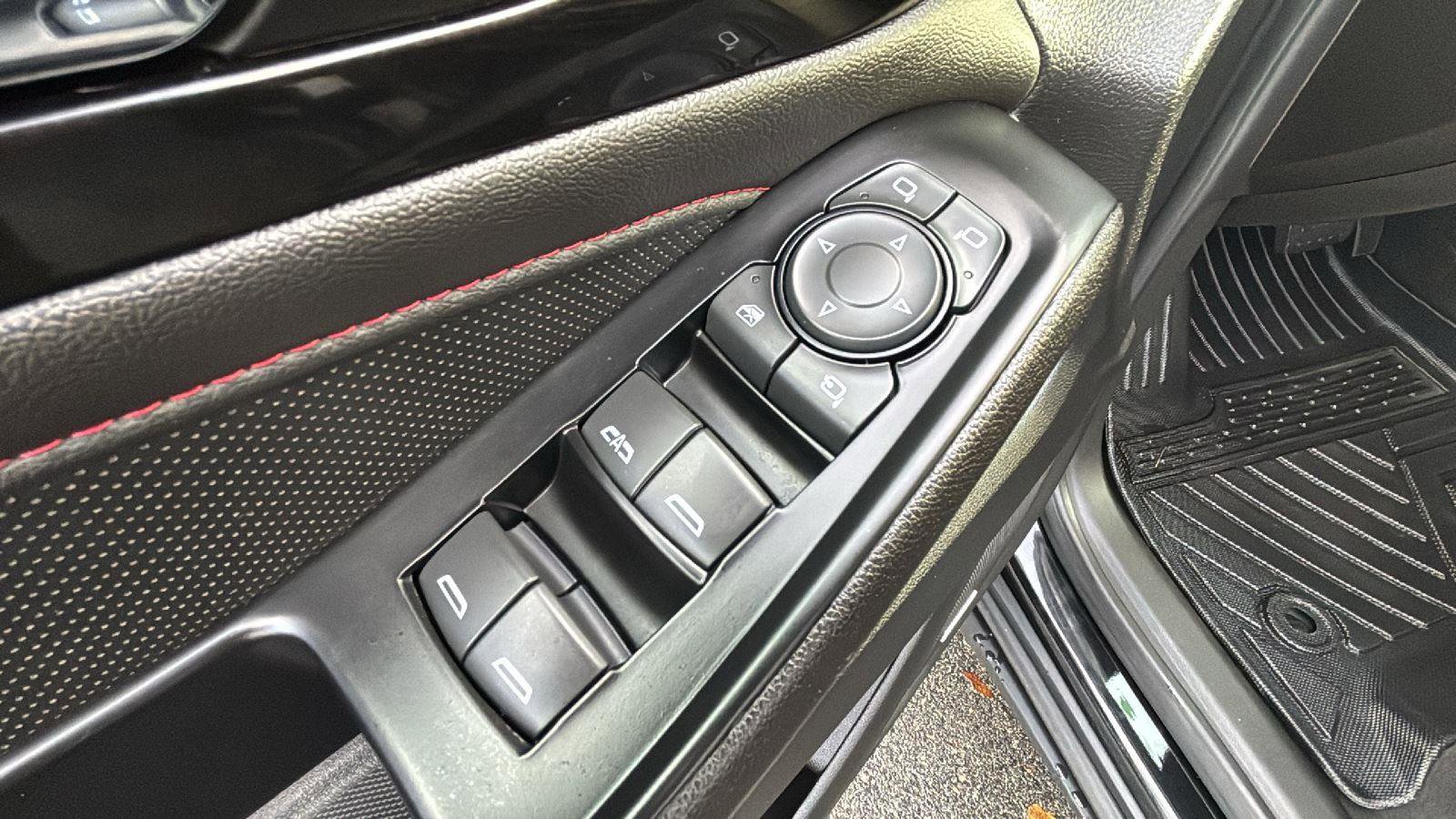 Used 2024 Chevrolet Traverse RS image 11