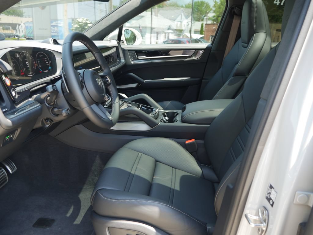 New 2026 Porsche Cayenne Turbo AWD/4WD image 5