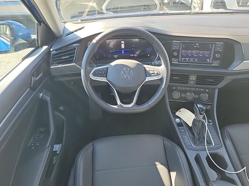 Used 2023 Volkswagen Jetta SE w/ Panoramic Sunroof Package image 38