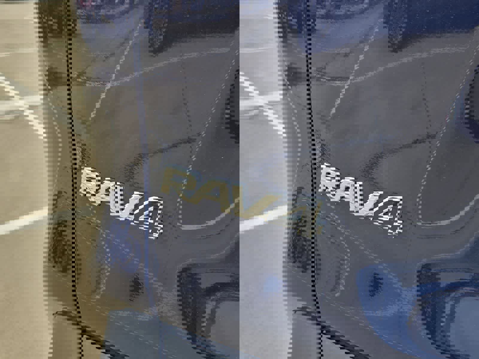 Used 2021 Toyota RAV4 XLE Premium image 12