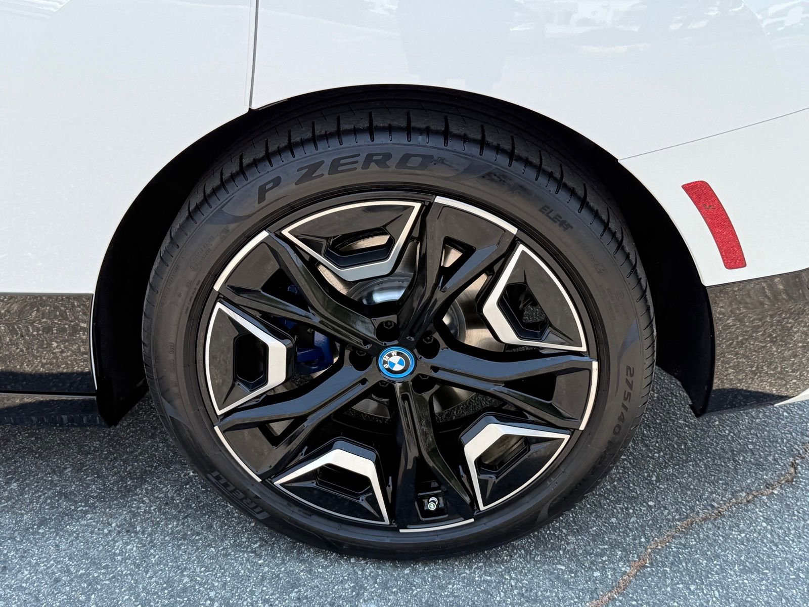 Used 2025 BMW iX M60 image 21