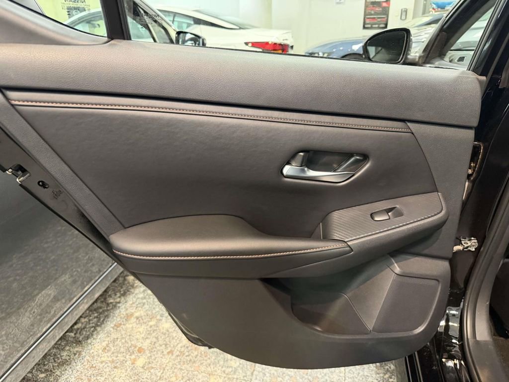Used 2023 Nissan Sentra SR w/ SR Premium Package FWD image 18