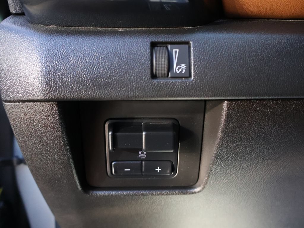 Certified 2023 GMC Canyon AT4 w/ AT4 Premium Package AWD/4WD image 34