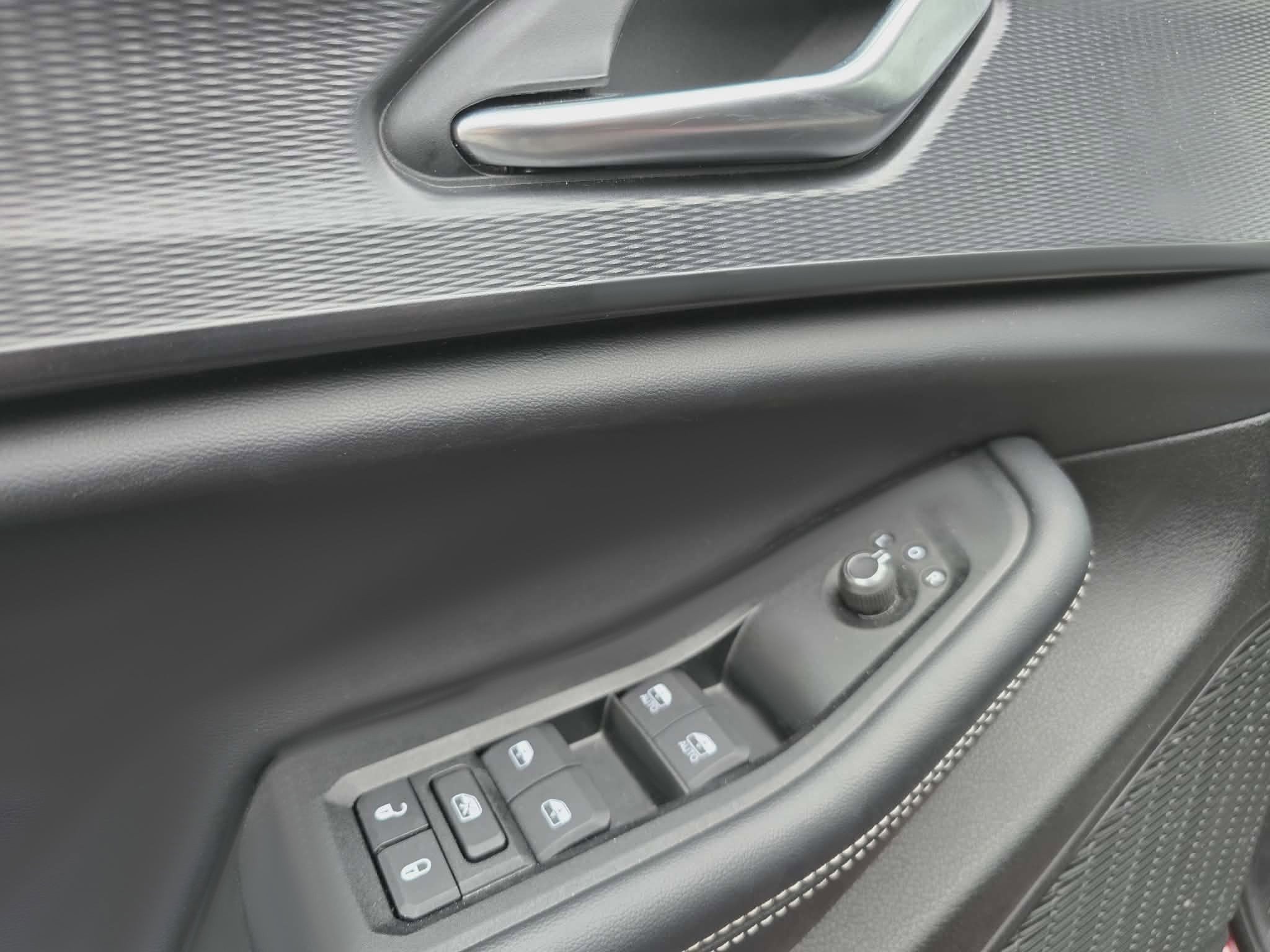 Used 2025 Jeep Grand Cherokee Altitude image 16