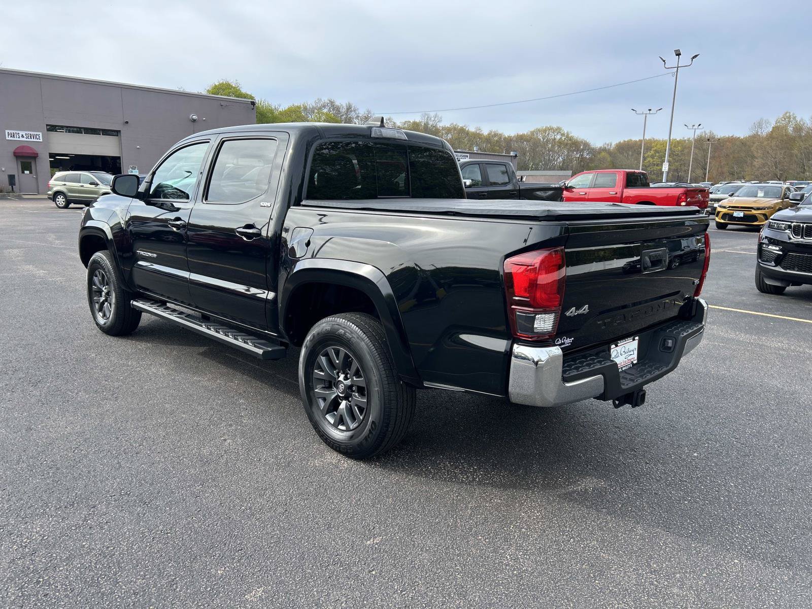Used 2023 Toyota Tacoma SR5 AWD/4WD image 7