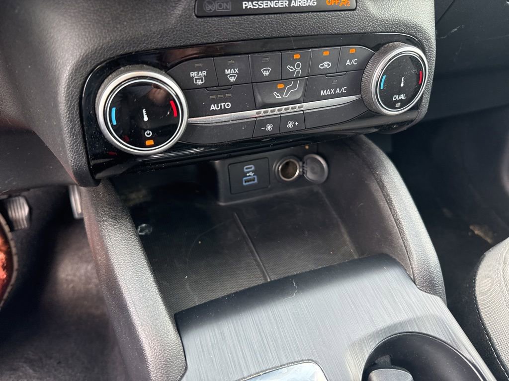 Used 2022 Ford Escape SE image 25