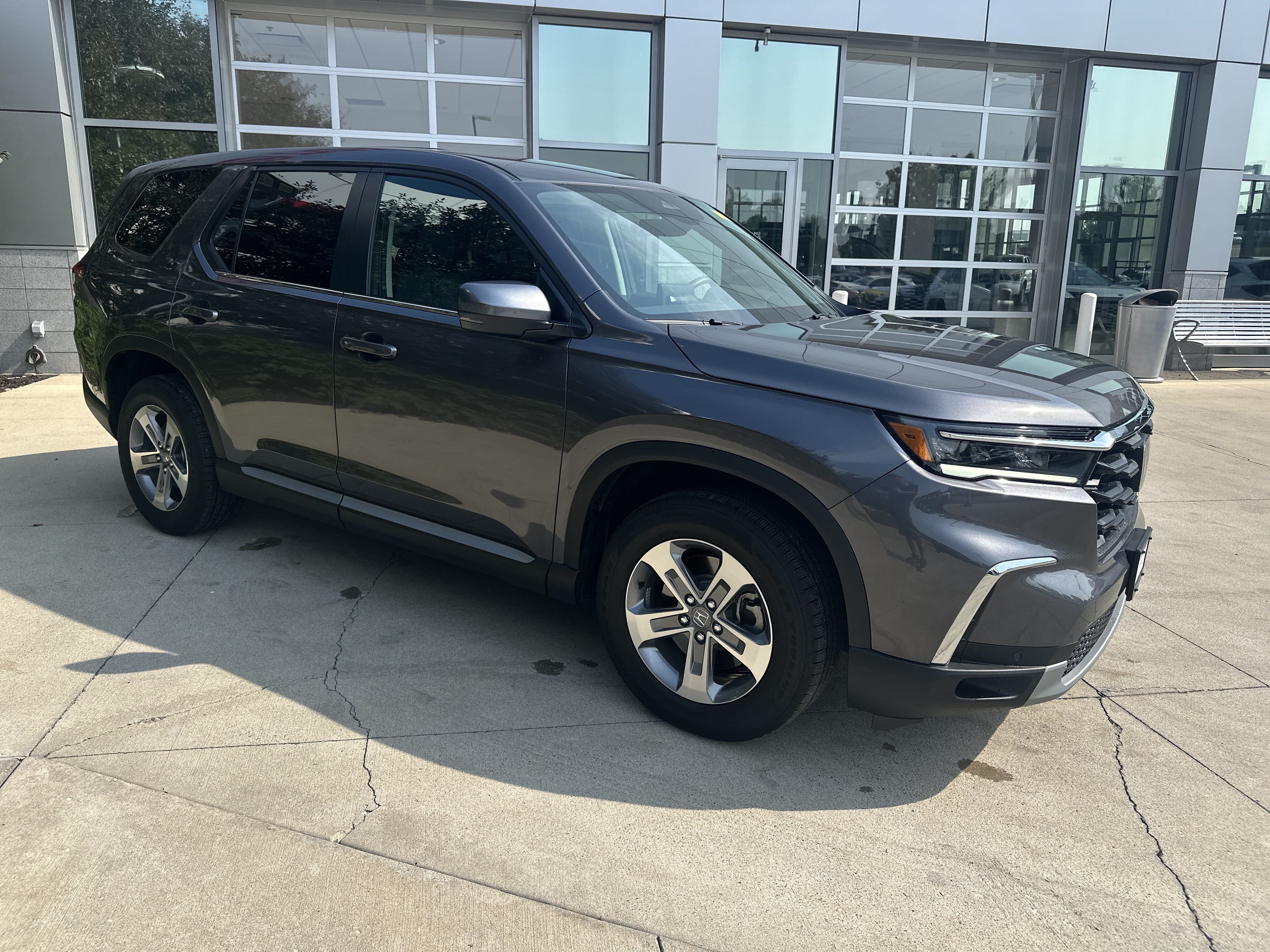 Used 2025 Honda Pilot EX-L image 2