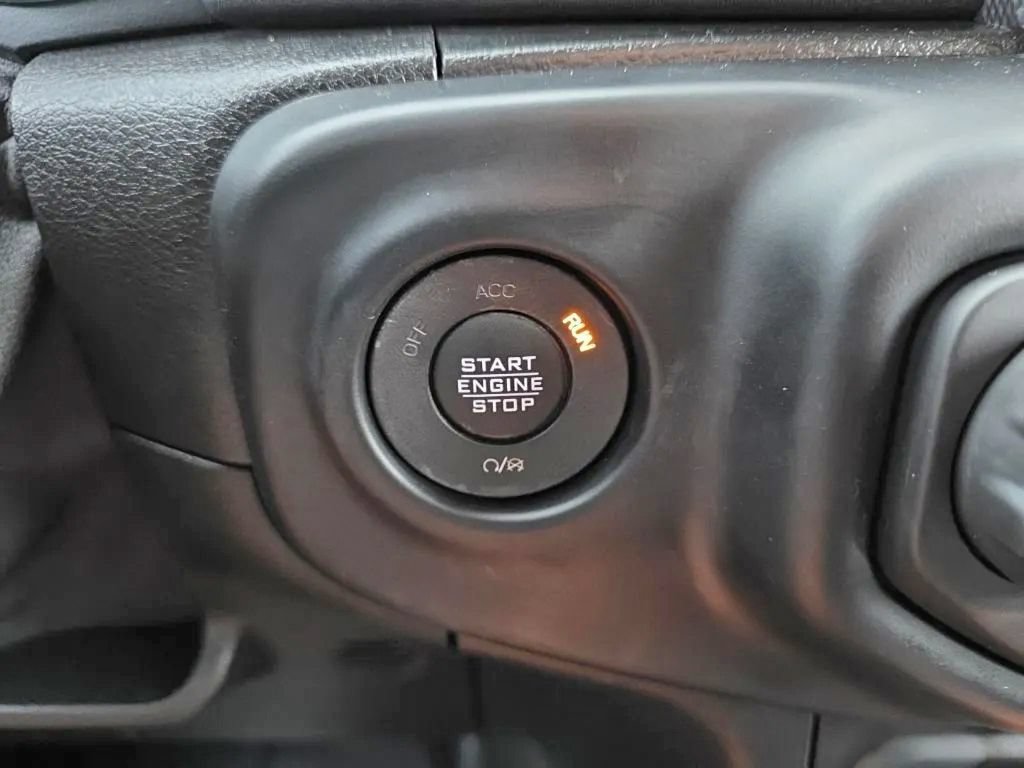 Used 2021 Jeep Wrangler Unlimited Sahara AWD/4WD image 32