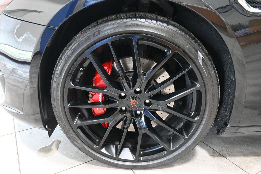 Used 2018 Maserati Quattroporte S GranSport Q4 AWD/4WD image 36