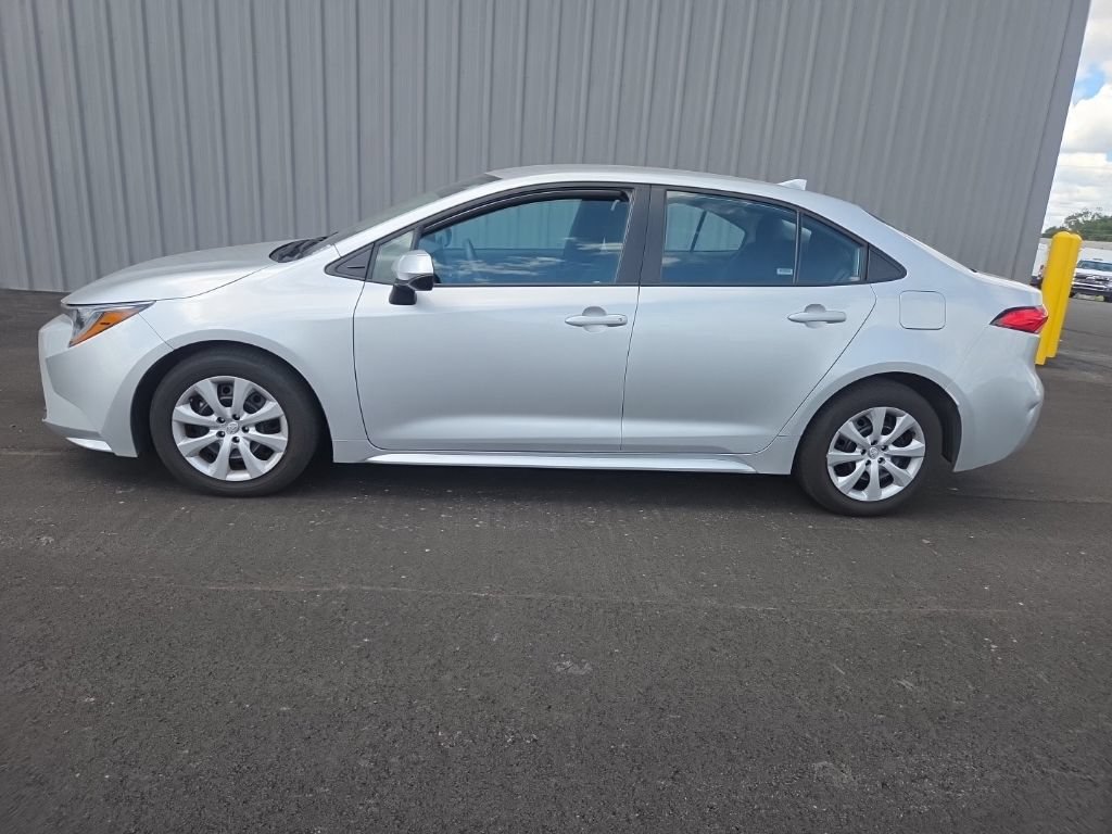Used 2025 Toyota Corolla LE FWD image 7