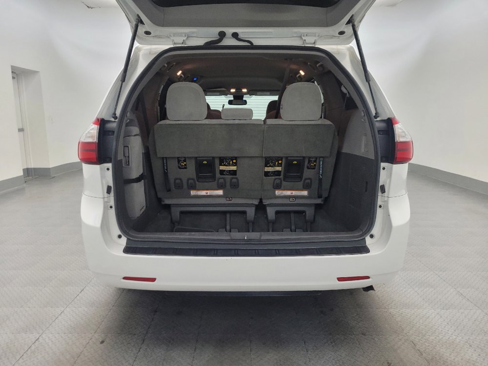 Used 2018 Toyota Sienna LE FWD image 29