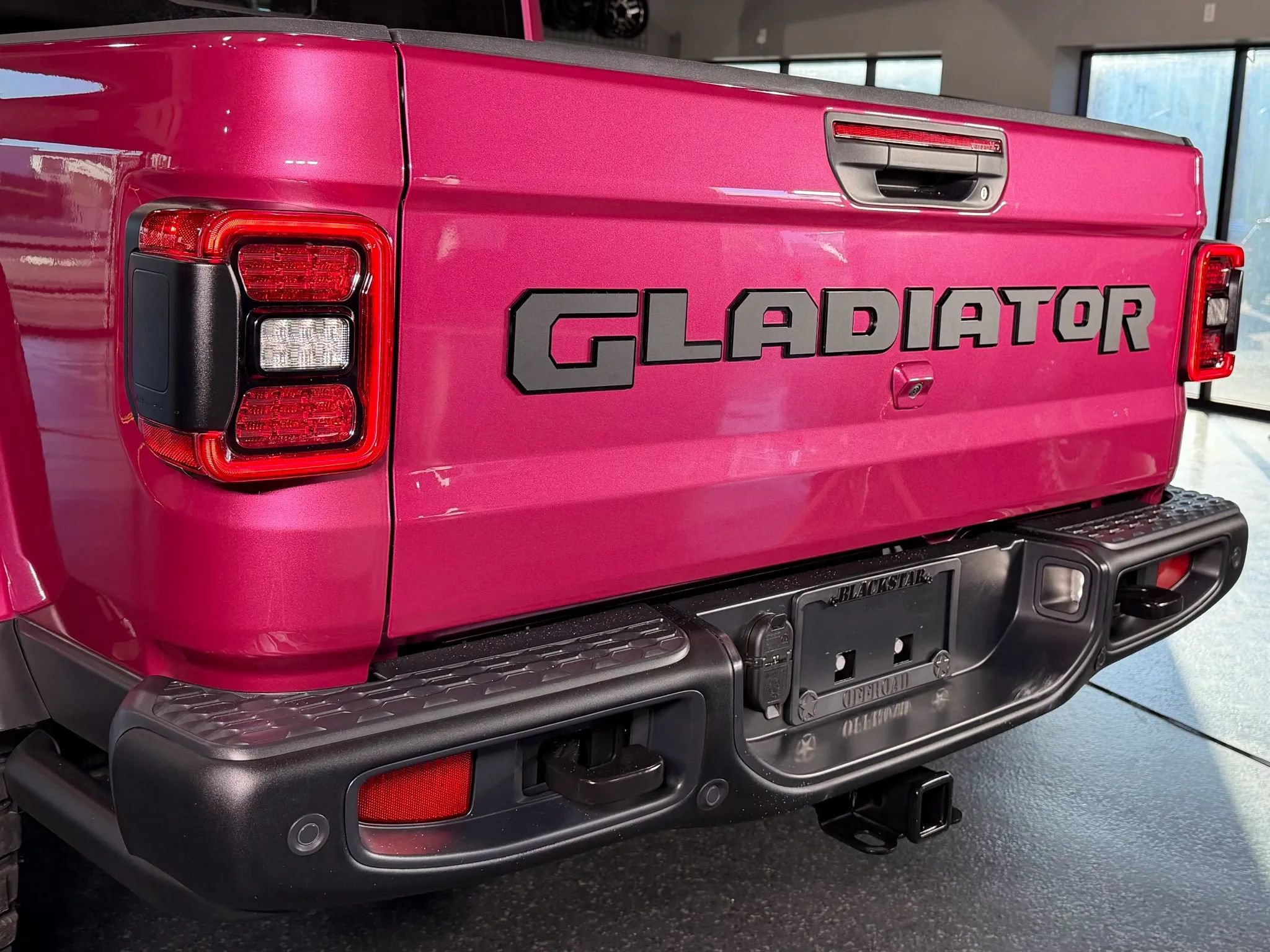 Used 2024 Jeep Gladiator Rubicon AWD/4WD image 9