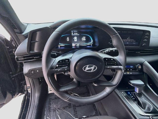 Used 2025 Hyundai Elantra Sport FWD image 11
