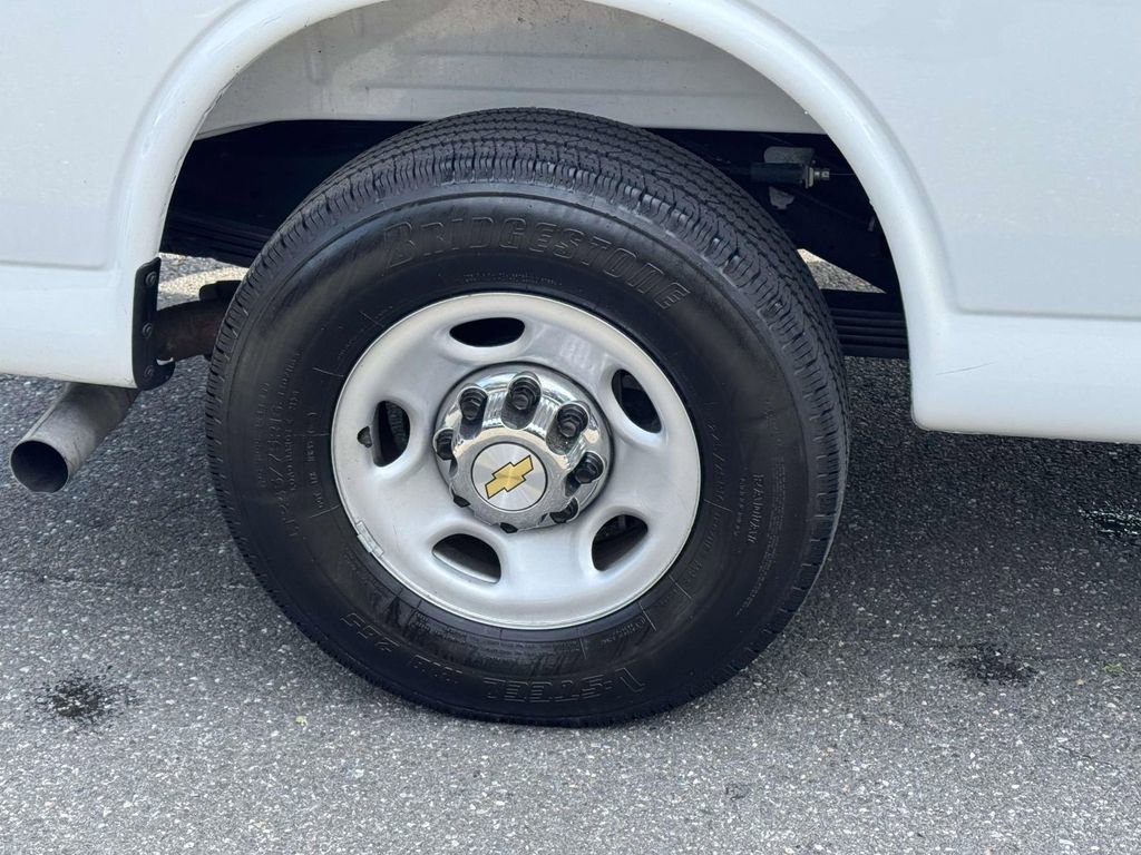 Used 2025 Chevrolet Express 3500 LT w/ LT Preferred Equipment Group RWD image 9
