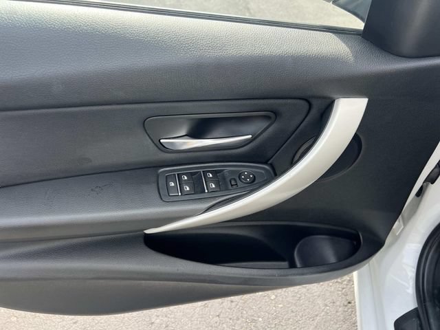 Used 2016 BMW 320i xDrive Sedan AWD/4WD image 13